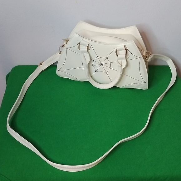 White Spider Web Purse - Picture 2 of 6